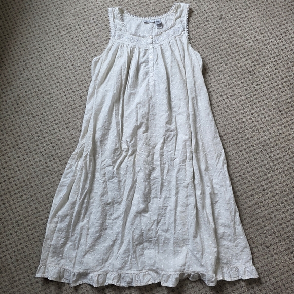Adonna Other - Ivory eyelet nightgown